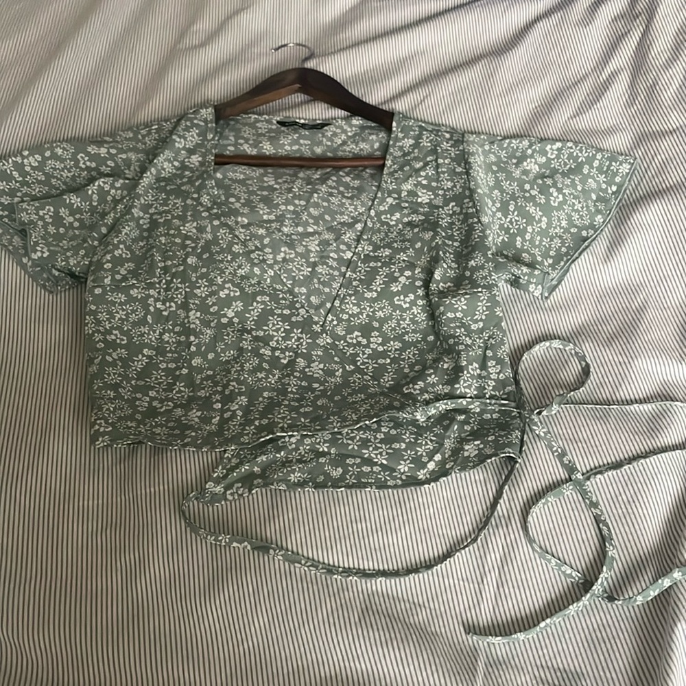 SHEIN Flutter Sleeve Surplice Wrap Knot Side Ditsy Floral Top